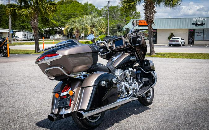 2018 Indian Motorcycle® Roadmaster® ABS Polish.Bronze Over Thund.Black w/Silver Pinst.