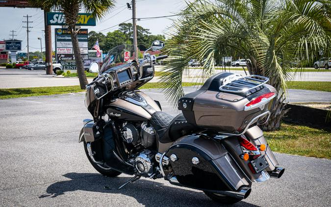 2018 Indian Motorcycle® Roadmaster® ABS Polish.Bronze Over Thund.Black w/Silver Pinst.