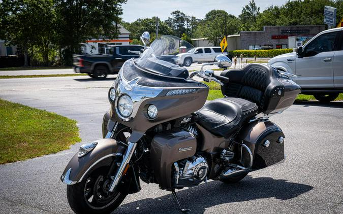 2018 Indian Motorcycle® Roadmaster® ABS Polish.Bronze Over Thund.Black w/Silver Pinst.