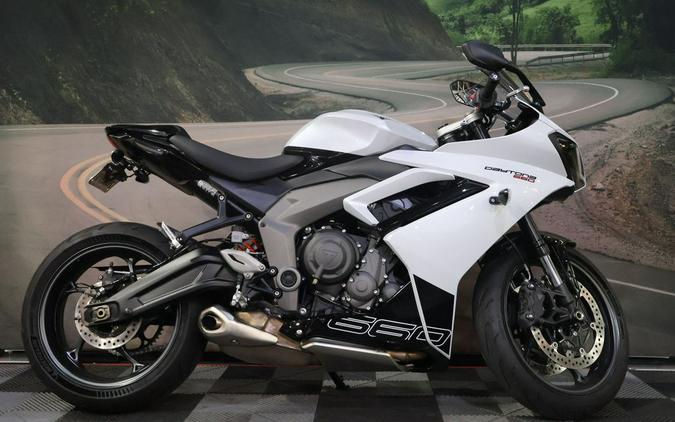 2025 Triumph Daytona 660 Snowdonia White/Sapphire Black