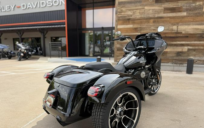 2026 Harley-Davidson® Road Glide 3 Vivid Black