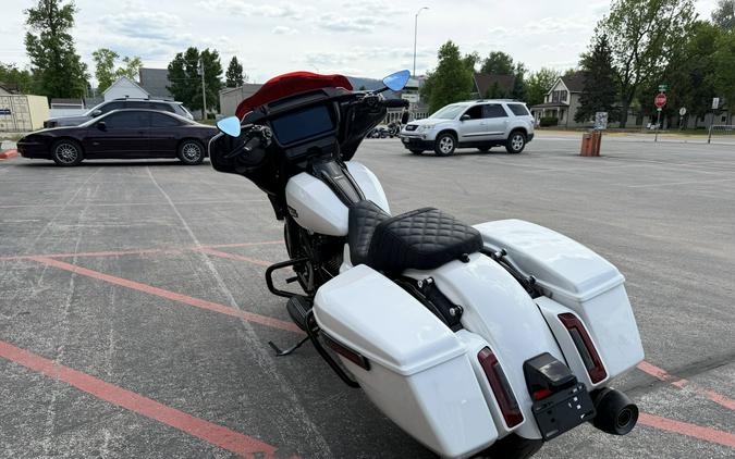 2024 Harley-Davidson® Street Glide® White Onyx Pearl