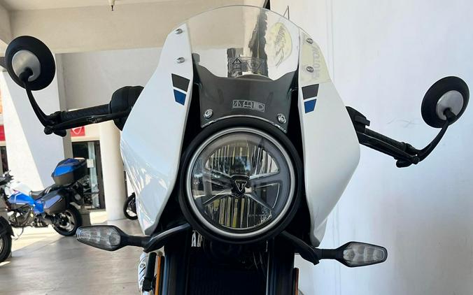 2026 Triumph THRUXTON 400
