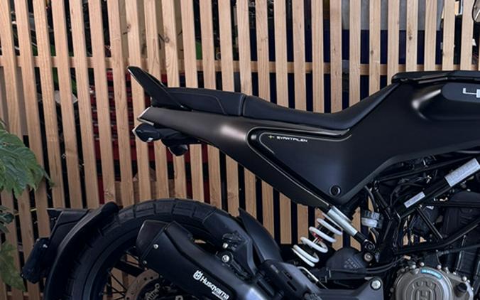 2023 Husqvarna SVARTPILEN 401