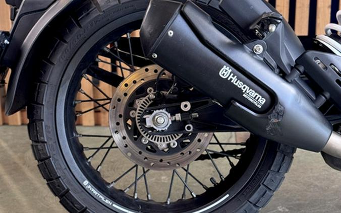 2023 Husqvarna SVARTPILEN 401