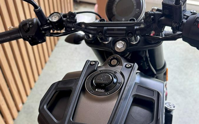 2023 Husqvarna SVARTPILEN 401