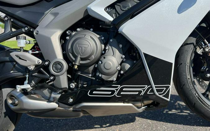 2025 Triumph Daytona 660 Snowdonia White/Sapphire Black 660