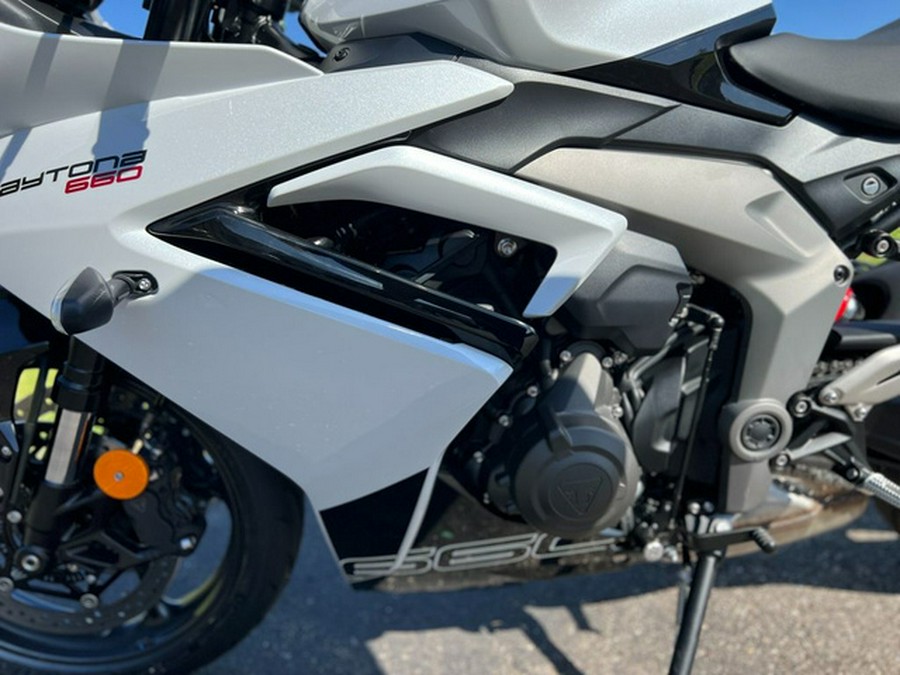 2025 Triumph Daytona 660 Snowdonia White/Sapphire Black 660