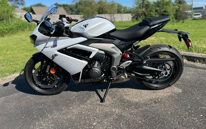 2025 Triumph Daytona 660 Snowdonia White/Sapphire Black 660