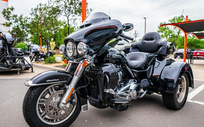 2021 Harley-Davidson Tri Glide Ultra BLACK W/PINSTRIPE