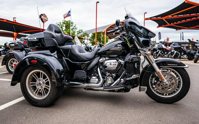 2021 Harley-Davidson Tri Glide Ultra BLACK W/PINSTRIPE