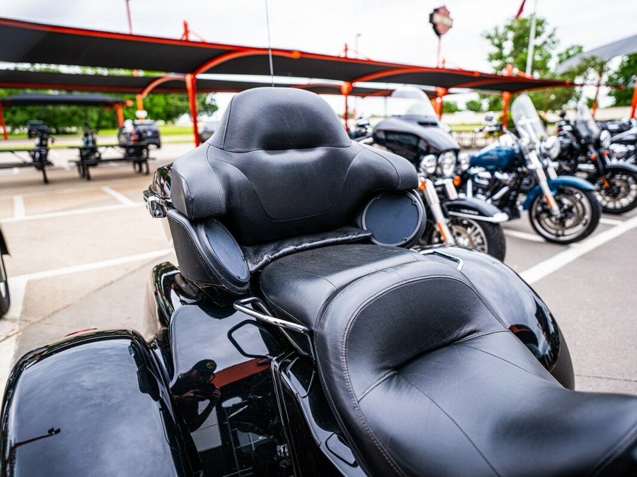 2021 Harley-Davidson Tri Glide Ultra BLACK W/PINSTRIPE