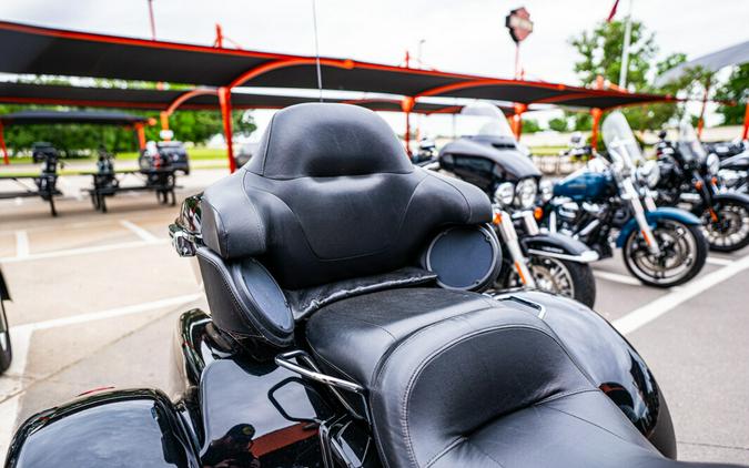 2021 Harley-Davidson Tri Glide Ultra BLACK W/PINSTRIPE