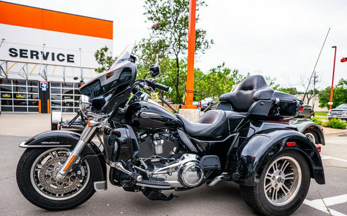 2021 Harley-Davidson Tri Glide Ultra BLACK W/PINSTRIPE