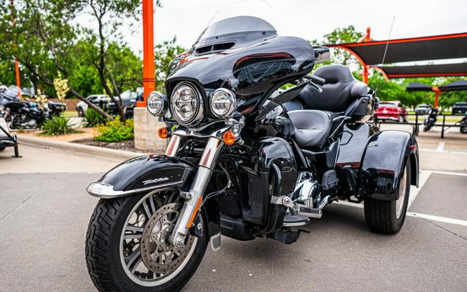 2021 Harley-Davidson Tri Glide Ultra BLACK W/PINSTRIPE