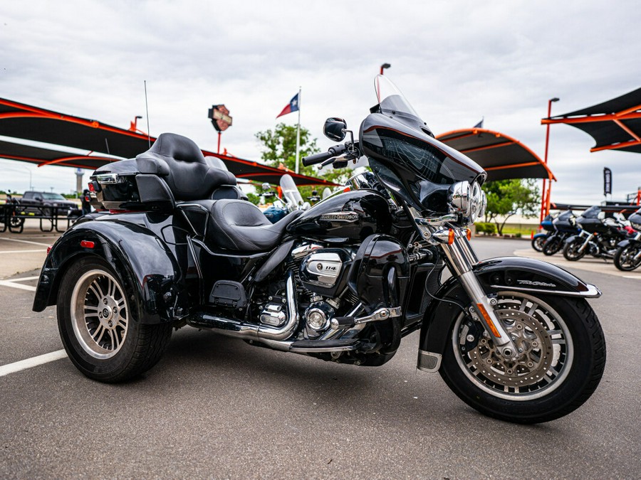 2021 Harley-Davidson Tri Glide Ultra BLACK W/PINSTRIPE