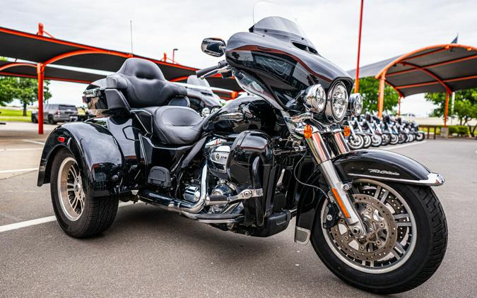 2021 Harley-Davidson Tri Glide Ultra BLACK W/PINSTRIPE