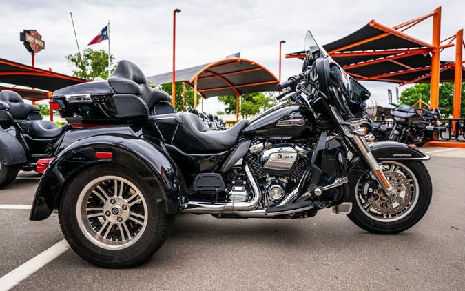 2021 Harley-Davidson Tri Glide Ultra BLACK W/PINSTRIPE