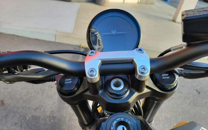2025 Triumph Trident 660 Cosmic Yellow/Sapphire Black