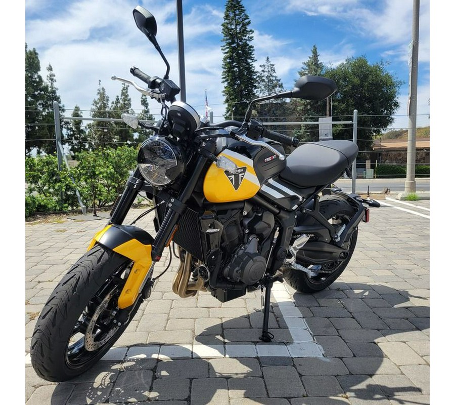 2025 Triumph Trident 660 Cosmic Yellow/Sapphire Black