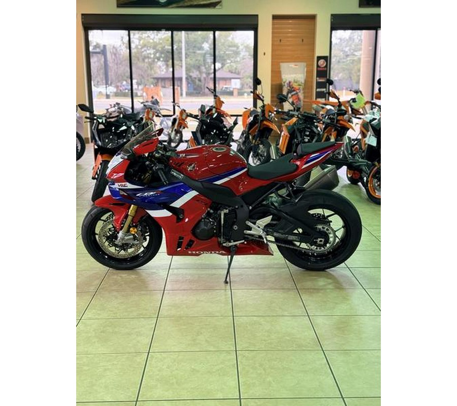 2025 Honda® CBR1000RR-R Fireblade SP