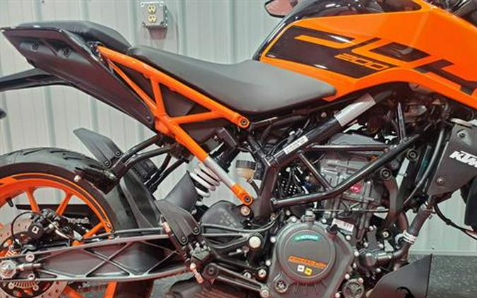 2023 KTM 200 Duke