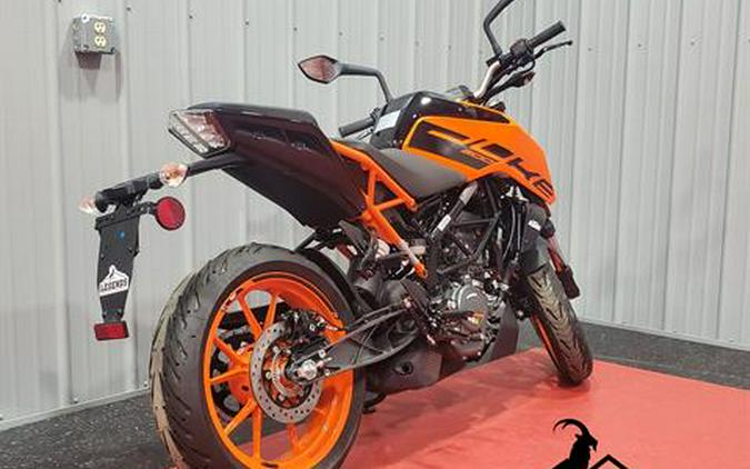 2023 KTM 200 Duke