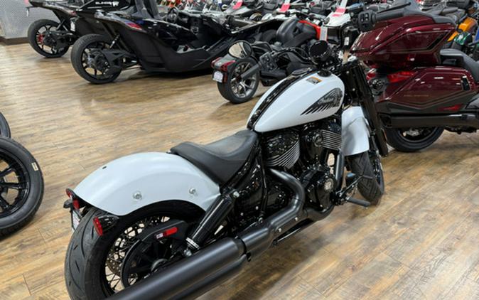 2026 Indian Chief Bobber Dark Horse Ghost White Metallic Smo