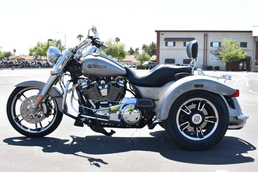 2017 Harley-Davidson Trike Tri Glide Ultra Classic FLHTCUTG
