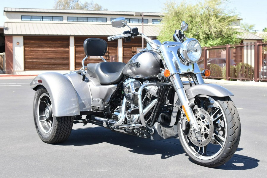 2017 Harley-Davidson Trike Tri Glide Ultra Classic FLHTCUTG