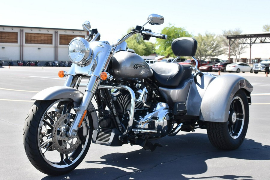 2017 Harley-Davidson Trike Tri Glide Ultra Classic FLHTCUTG