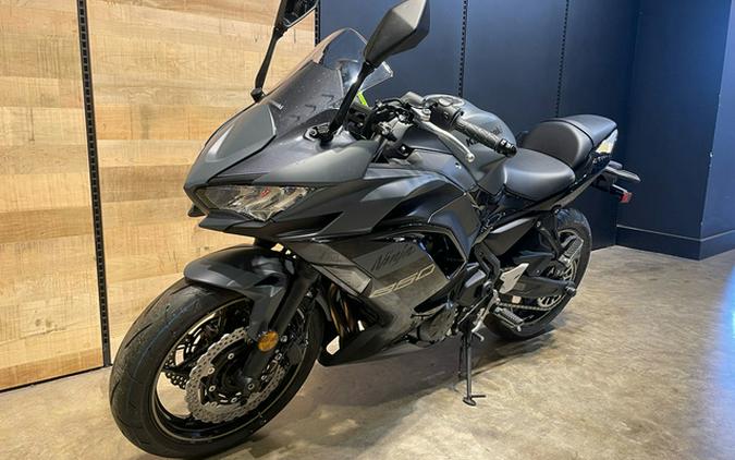2024 Kawasaki Ninja 650 Metallic Matte Graphenesteel Gray/Ebony