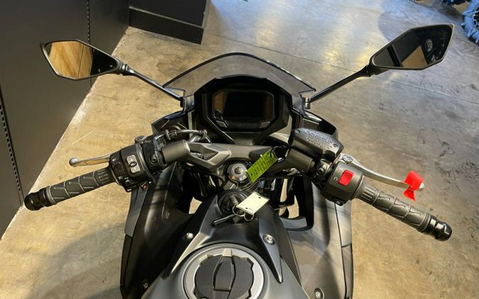 2024 Kawasaki Ninja 650 Metallic Matte Graphenesteel Gray/Ebony
