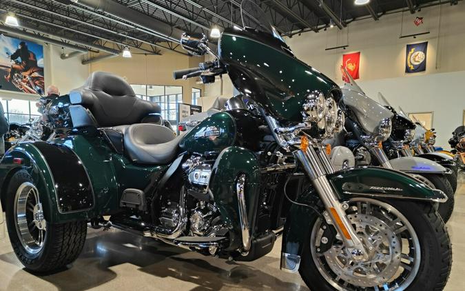 2024 Tri Glide Ultra Alpine Green/Vivid Black