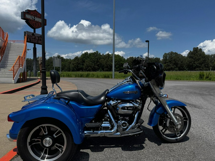 2018 Harley-Davidson® Freewheeler® Electric Blue