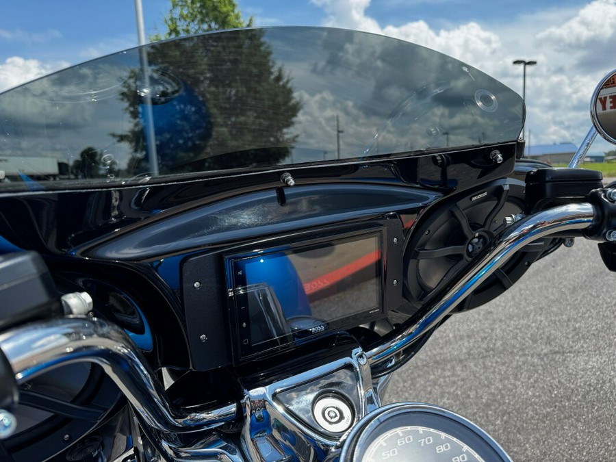 2018 Harley-Davidson® Freewheeler® Electric Blue