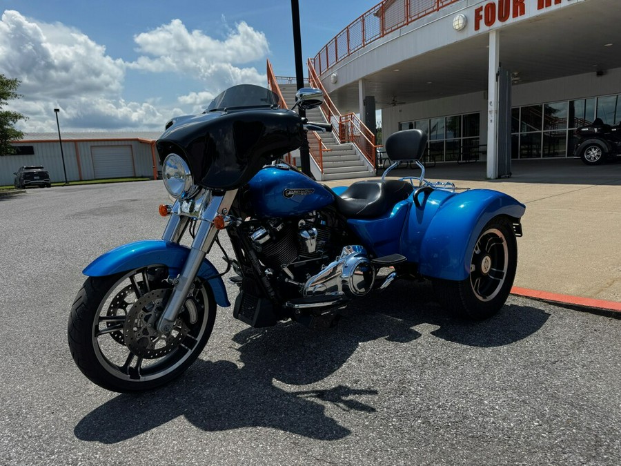 2018 Harley-Davidson® Freewheeler® Electric Blue