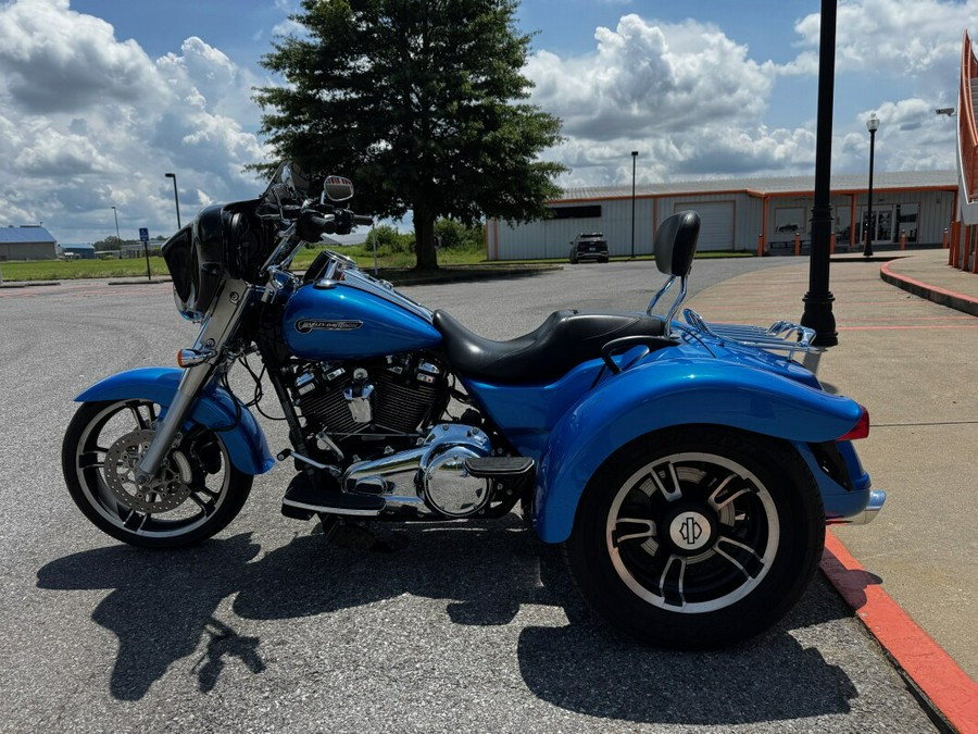 2018 Harley-Davidson® Freewheeler® Electric Blue
