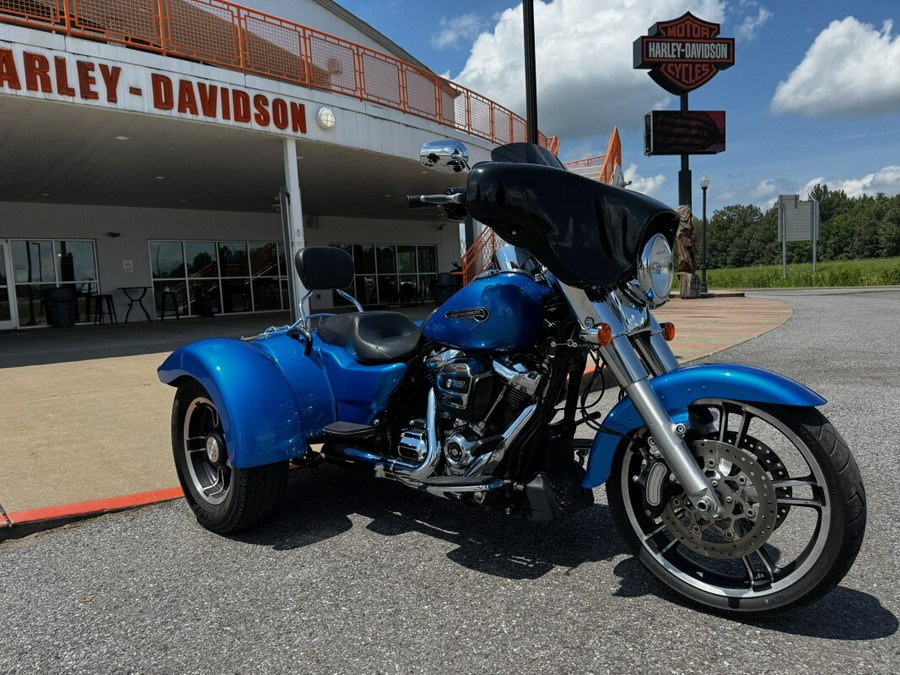 2018 Harley-Davidson® Freewheeler® Electric Blue