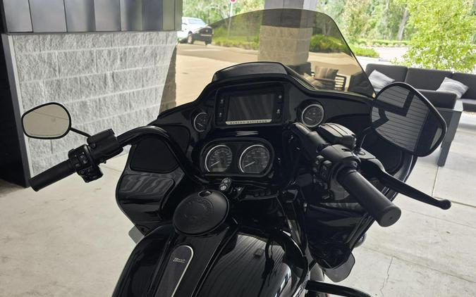 2018 Harley-Davidson® Road Glide® Special Vivid Black