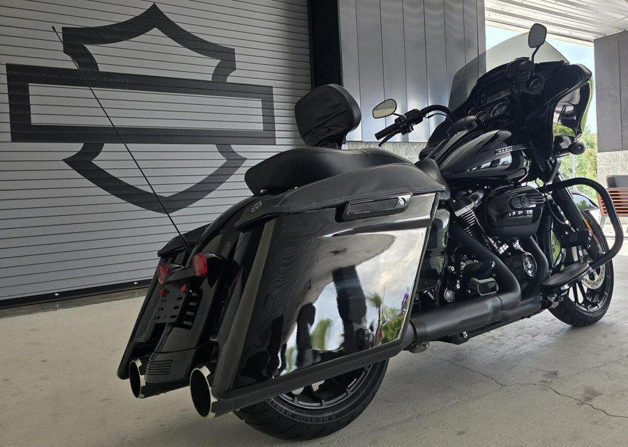 2018 Harley-Davidson® Road Glide® Special Vivid Black