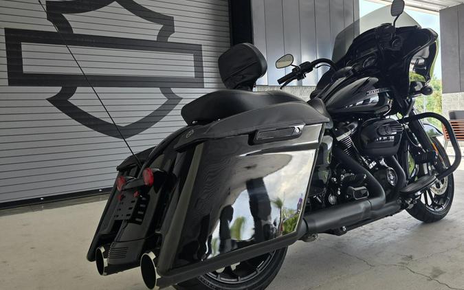 2018 Harley-Davidson® Road Glide® Special Vivid Black