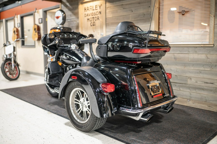 2016 Tri Glide® Ultra (FLHTCUTG)