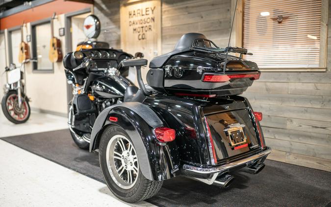 2016 Tri Glide® Ultra (FLHTCUTG)