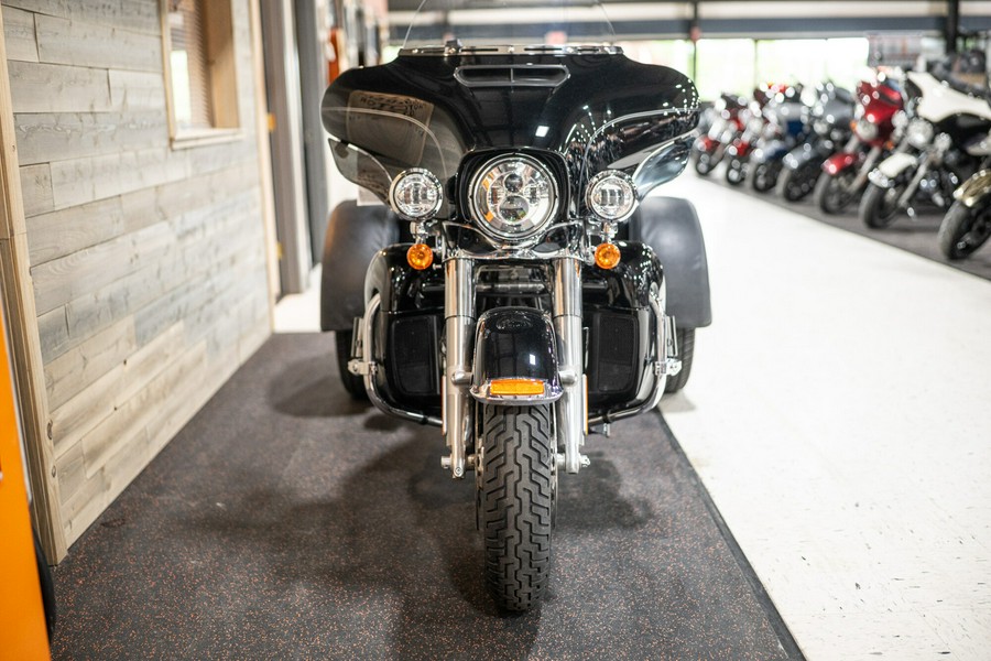 2016 Tri Glide® Ultra (FLHTCUTG)