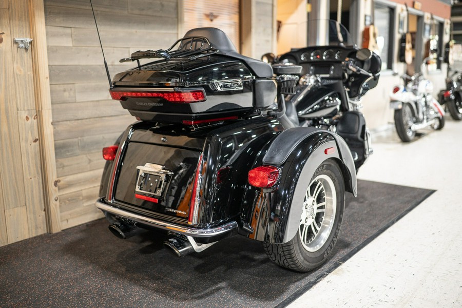 2016 Tri Glide® Ultra (FLHTCUTG)