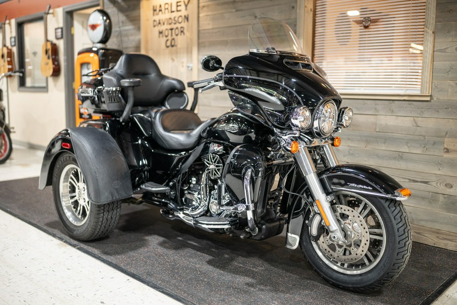 2016 Tri Glide® Ultra (FLHTCUTG)