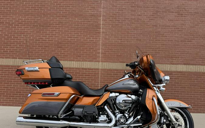 2015 Harley-Davidson® Electra Glide® Ultra Classic™ Two-Tone Amber Whiskey/Charcoal Pearl