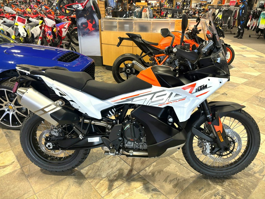 2024 KTM Adventure 790