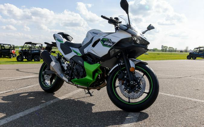 2024 Kawasaki Ninja® 7 Hybrid ABS - Metallic Bright Silver/Metallic Matte Lime Green/Ebony